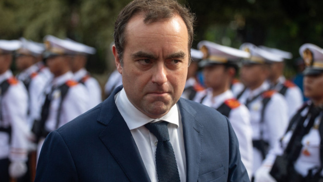 Franţa propune stocuri de arme pentru susţinerea Ucrainei