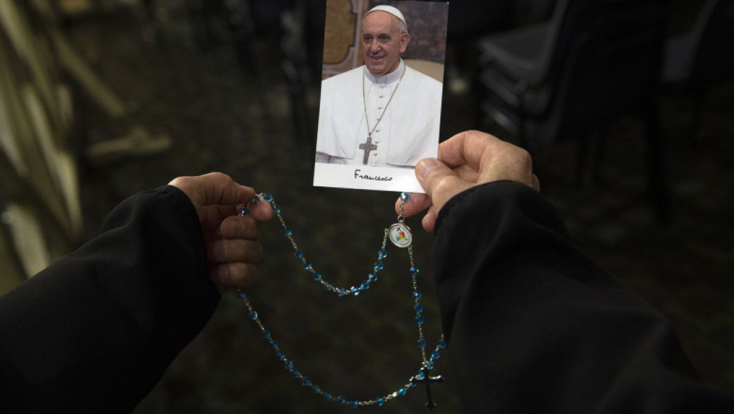 Papa Francisc, spitalizat cu pneumonie dubla, starea sa rămâne rezervată