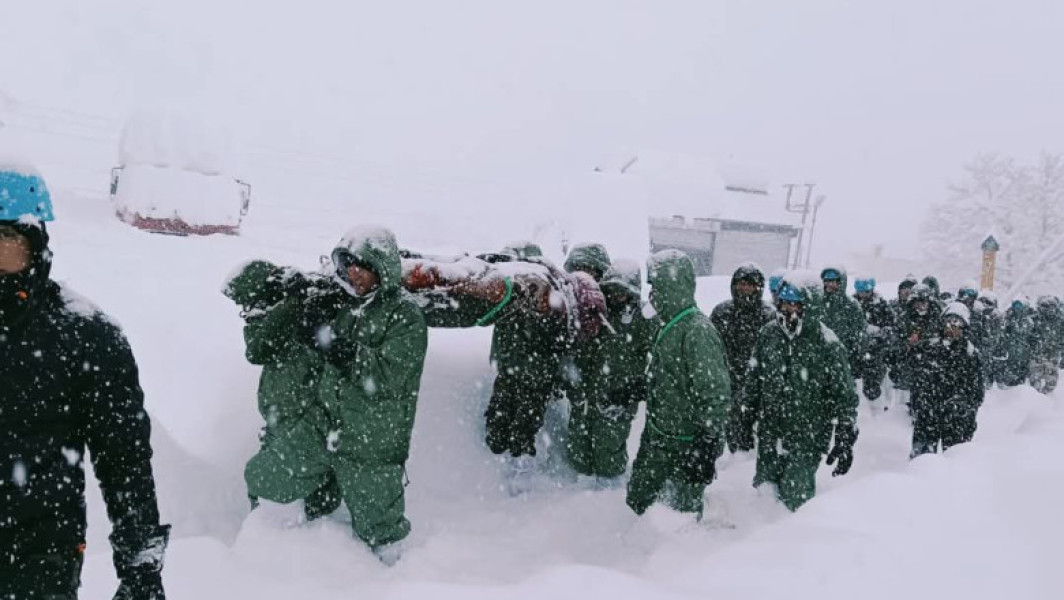 Avalanșă în Himalaya: zeci de muncitori în construcții salvati după 60 de ore