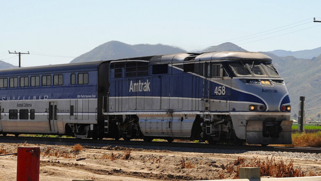 Elon Musk propune privatizarea Serviciului Poștal și Amtrak