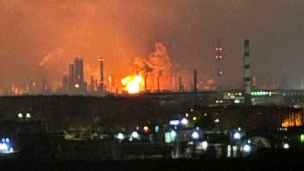 Armata ucraineană lovește rafinării de petrol din Rusia