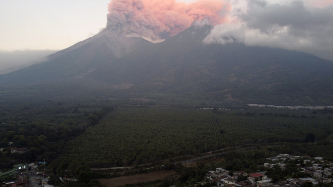 Evacuări de urgență în Guatemala după activitatea vulcanului Fuego