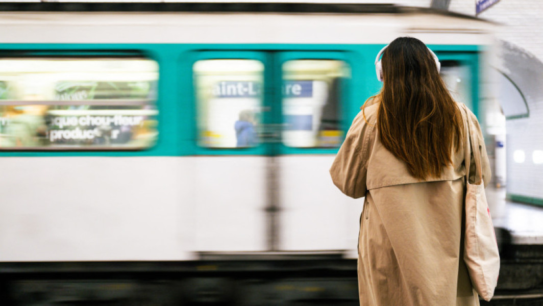 Sapte din zece femei din Ile-de-France au fost victime ale violenței sexuale în transportul public
