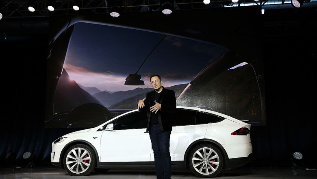 Donald Trump anunță achiziția unei Tesla pentru a sprijini compania lui Elon Musk