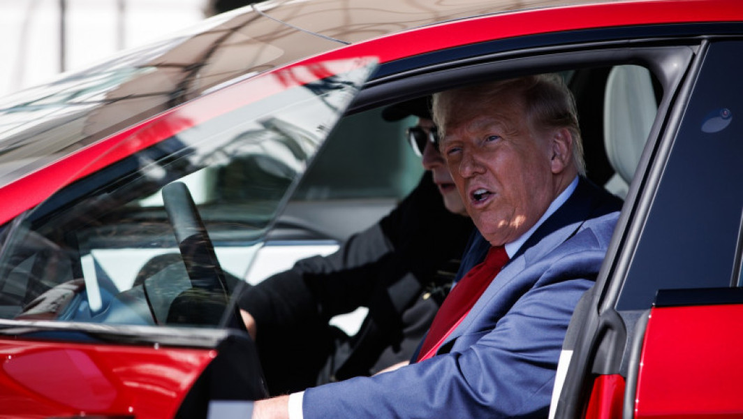 Donald Trump achiziționează un Tesla Model S Plaid