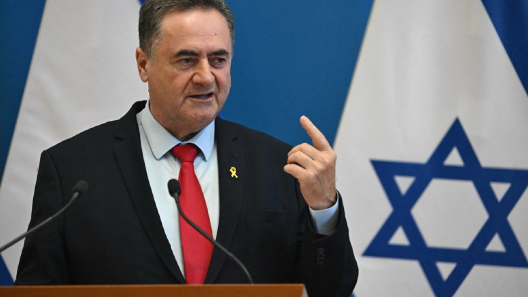 Ministrul israelian al Apărării, Israel Katz, a avertizat vineri gruparea palestiniană Hamas că, dacă nu acceptă termenii propunerii de armistitiu formulate de SUA, aceasta grupare "va fi distrusă", potrivit agențiilor AFP și EFE, citate de Agerpres. Potrivit sursei, planul, elaborat de emisarul special al președintelui american Donald Trump, Steve Witkoff, prevede eliberarea în două etape a 10 ostatici de către Hamas și predarea cadavrelor a 18 ostatici decedați în urma operațiunilor militare, în schimbul unui armistițiu de 60 de zile. De asemenea, planul include și acordarea de ajutor umanitar în Fâșia Gaza, inclusiv din partea ONU și Semilunii Roșii.