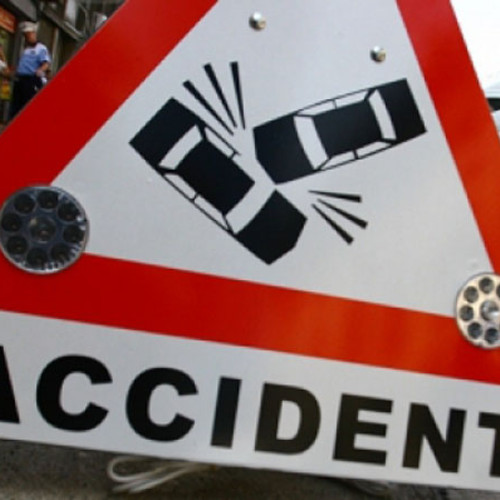 Accident între mașină și căruță în Maramureș, șase persoane rănite
