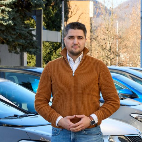 Deputatul USR Brian Cristian propune montarea de GPS-uri pe mașinile de serviciu ale instituțiilor publice pentru economii semnificative