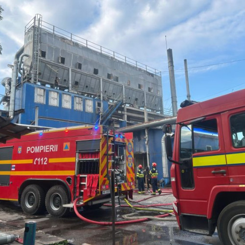 Incendiu la un ciclon de rumeguș din Sighetu Marmației, sub control
