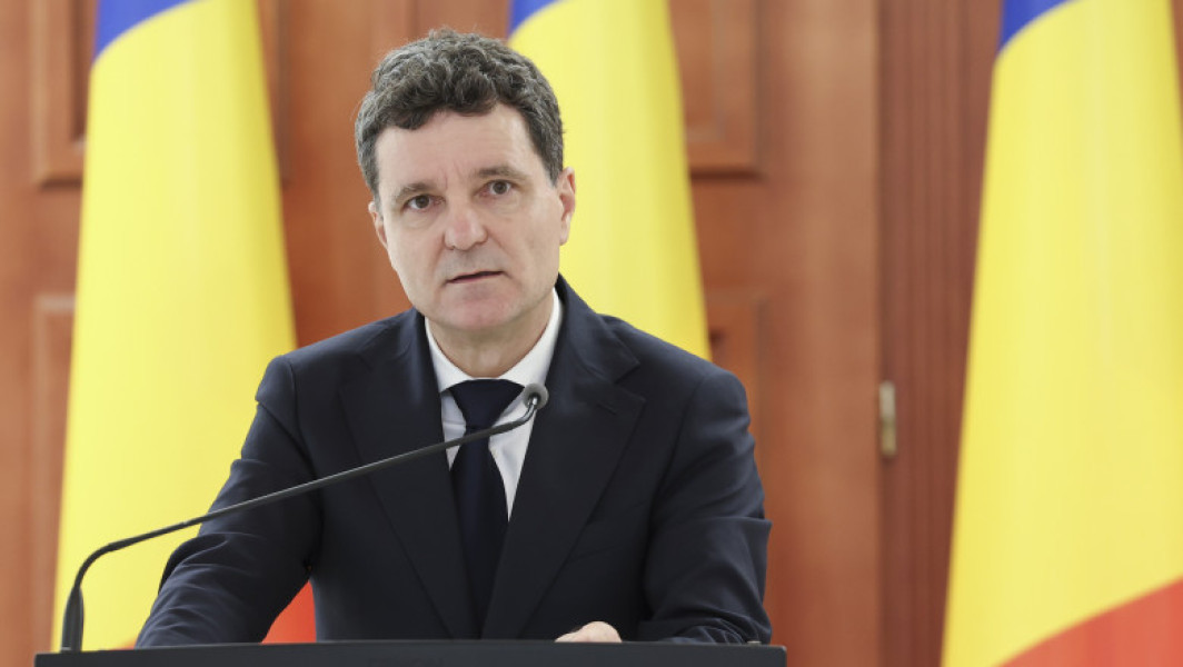 Câtă încredere mai au românii în Nicușor Dan și George Simion la aproape două luni de la alegeri. Ce politician le amenință poziția