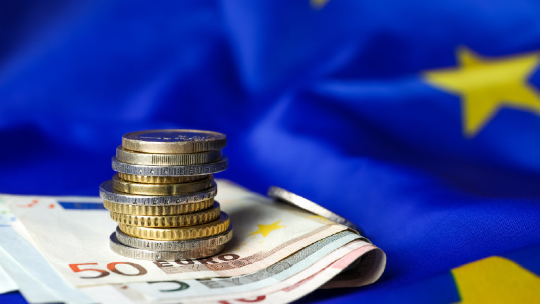 Exclusiv Consilier onorific al lui Bolojan: Odată cu măsurile de austeritate „dispare de pe agendă” problema suspendării fondurilor europene