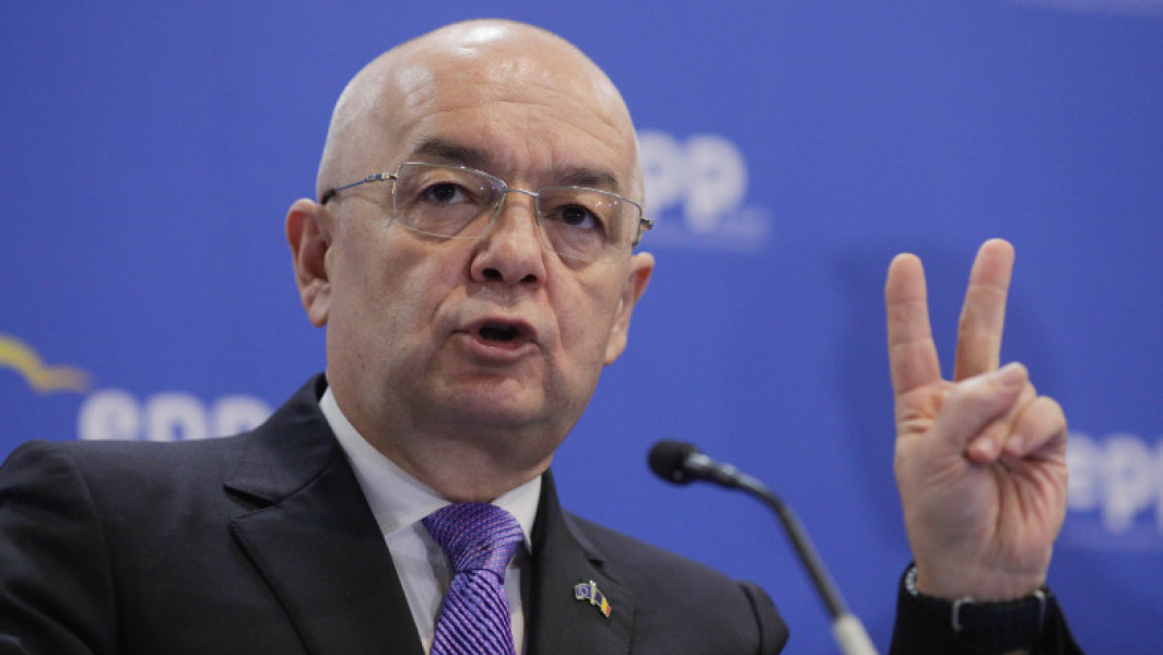 Emil Boc, despre prezenţa în coaliţie a PSD: „A persevera în greşeală este un dezastru. Faptul că se corectează e un lucru bun”