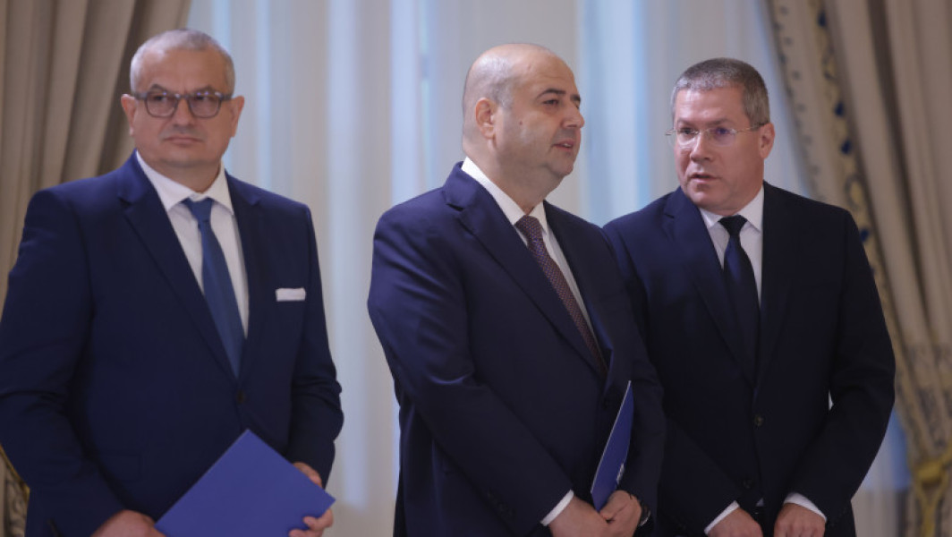 Video Trei noi judecători la Curtea Constituţională au depus jurământul la Cotroceni. Cum va fi ales președintele CCR și e cine e favorit