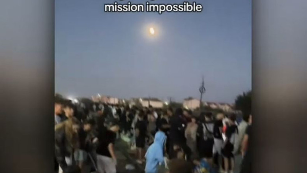 VIDEO Cum a arătat cel mai aglomerat weekend pe litoral de la începutul sezonului estival. Gara din Costinești a fost arhiplină