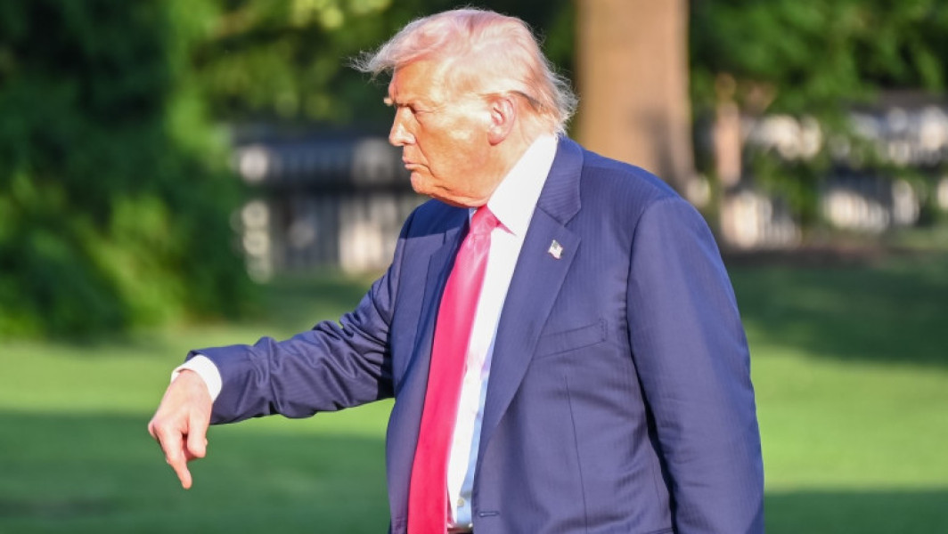 Video Trump se declară în favoarea publicării unor elemente „credibile” din dosarul Epstein, încercând să stingă un scandal care ia amploare