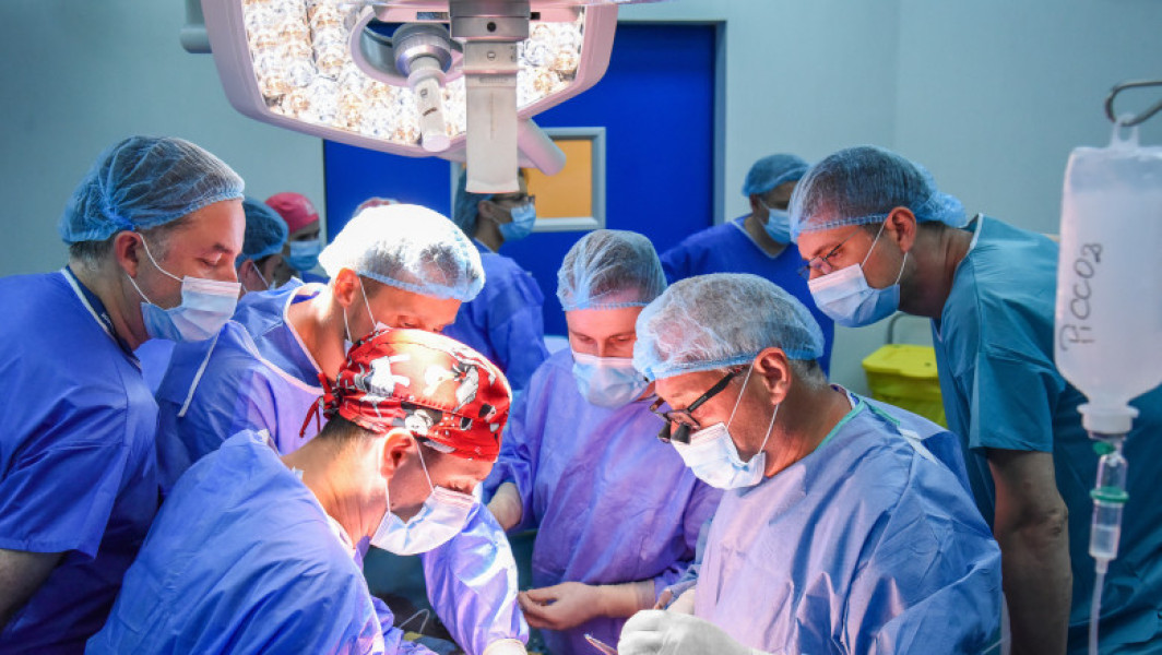 Video Șansă la viață născută dintr-o tragedie: fetiță de 10 ani, salvată în urma unui transplant de inimă. Cine este donatorul