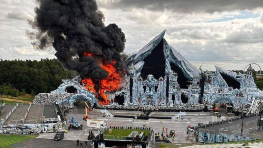 Video Incendiu uriaș la scena principală a festivalului Tomorrowland din Belgia, cu două zile înainte de deschidere