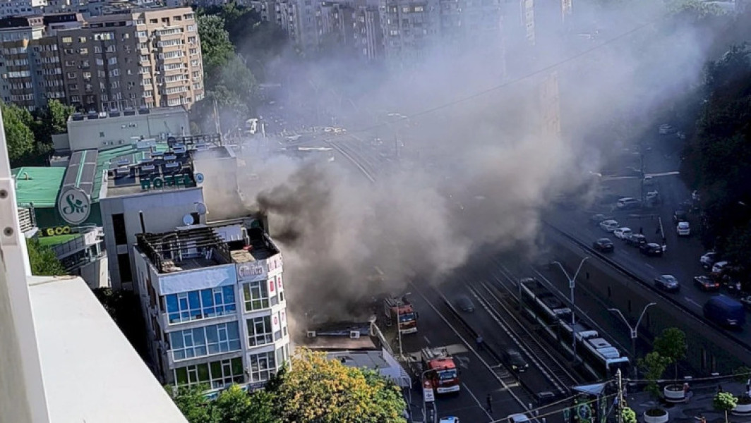 Video&Foto Incendiu la un magazin de lângă Pasajul Lujerului, în Capitală: există risc de extindere la terasa hotelului Sir