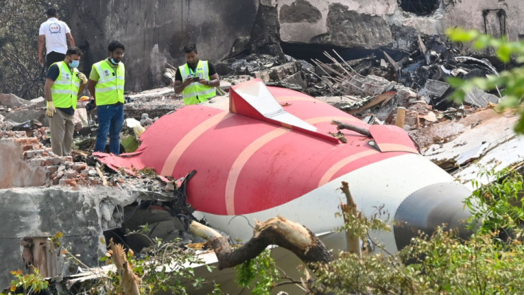 „Cine a oprit alimentarea motoarelor?” Discuțiile din cabina piloților alimentează controversele privind prăbușirea avionului Air India