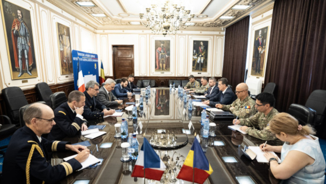 Foto Ministrul apărării s-a întâlnit cu directorul Direcției de Armamente din Franța. Cei doi au discutat despre cooperarea militară în NATO