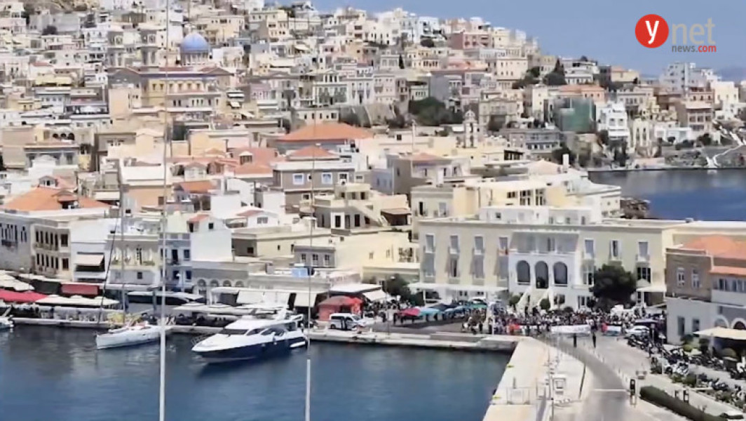 Video Turiștii israelieni aflați pe o navă de croazieră, întâmpinați pe insula grecească Syros cu proteste față de războiul din Gaza
