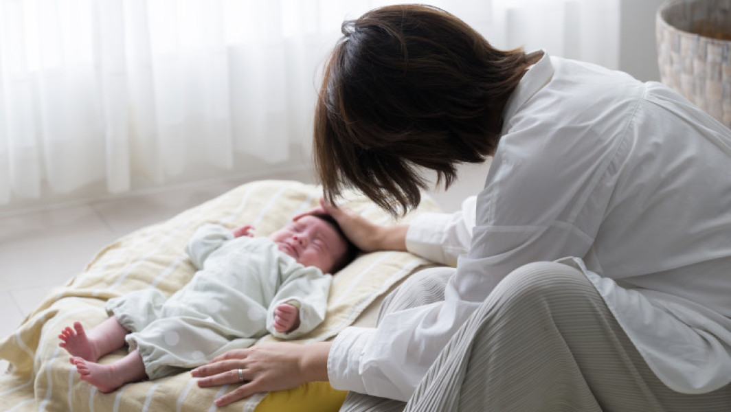 Mamele surogat sunt mai predispuse la probleme de sănătate mintală decât femeile care-și nasc propriii copii