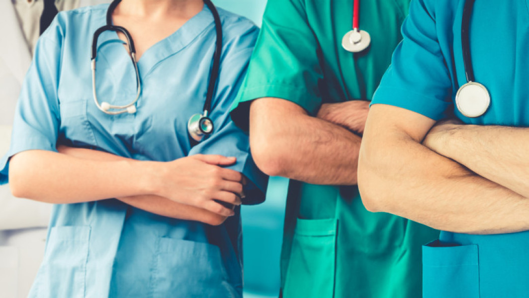 Video Medicii tineri se feresc de Chirurgie sau Urgențe. Care sunt specializările cele mai căutate de viitorii doctori