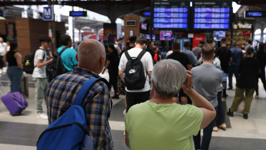 Traficul feroviar, afectat de furtuni. Întârzieri de sute de minute înregistrate în Gara de Nord. Anunțul CFR SA