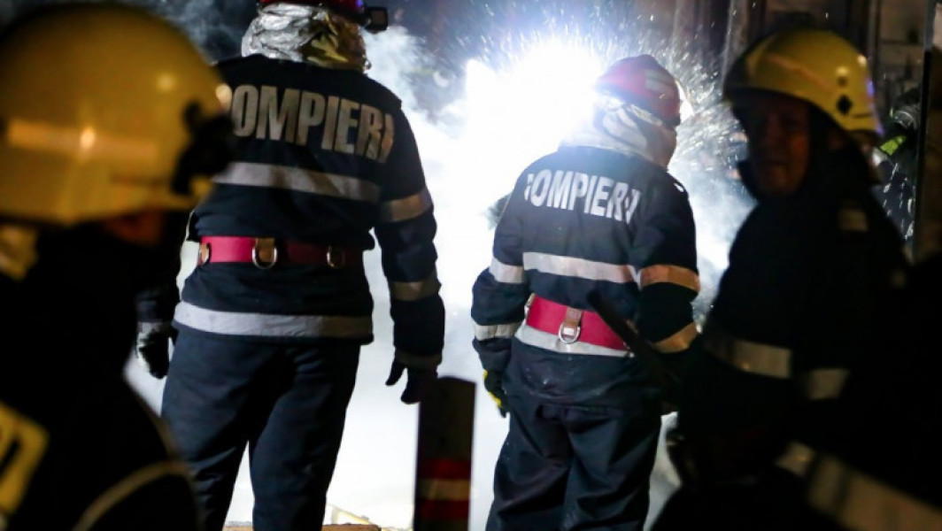 Incendiu de vegetație în Dâmbovița. Autoritățile au emis un mesaj RO-Alert
