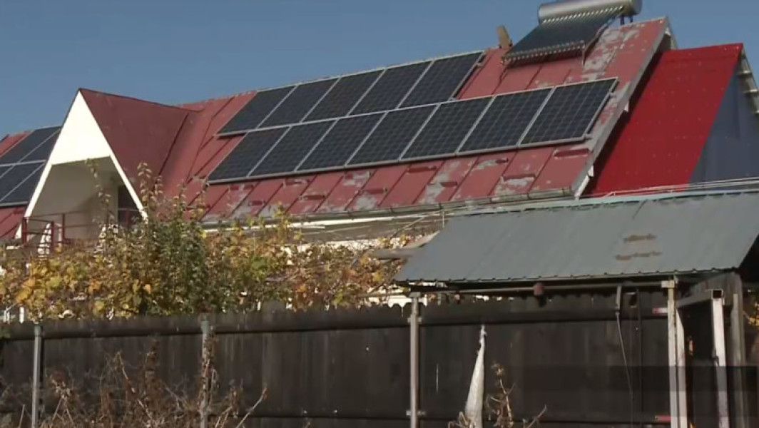 APCE spune cum a fost salvată România de la blackout. „La orele prânzului prosumatorii injectează în reţele energie cât CNE Cernavodă”