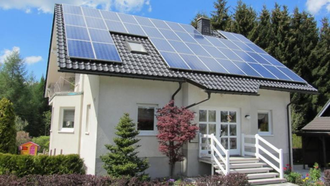 Video Majorarea TVA scumpește panourile fotovoltaice și bateriile. Ce se întâmplă cu programul „Casa Verde”
