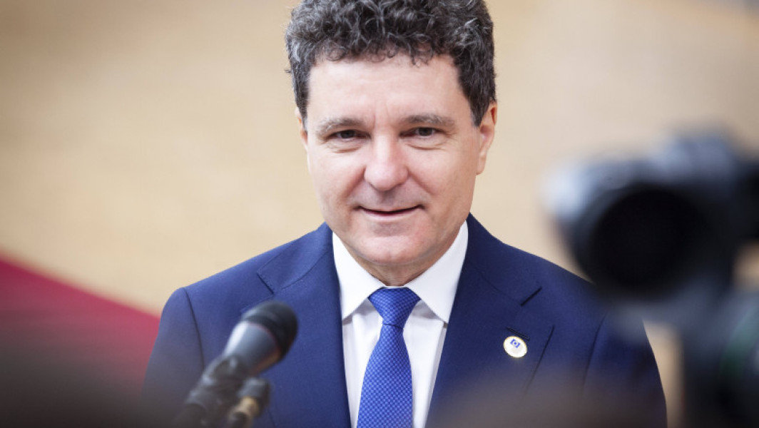 Sfatul lui Nicuşor Dan către tineri: Nu plecaţi după clasa a XII-a în Vestul Europei, ci poate cu masterat