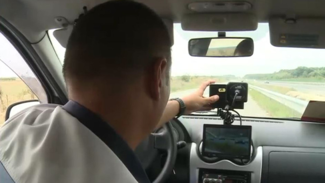 Ce pedeapsă a primit un bărbat din Harghita, care a mituit un polițist de la circulație, pentru început, cu 100 de lei puși în talon