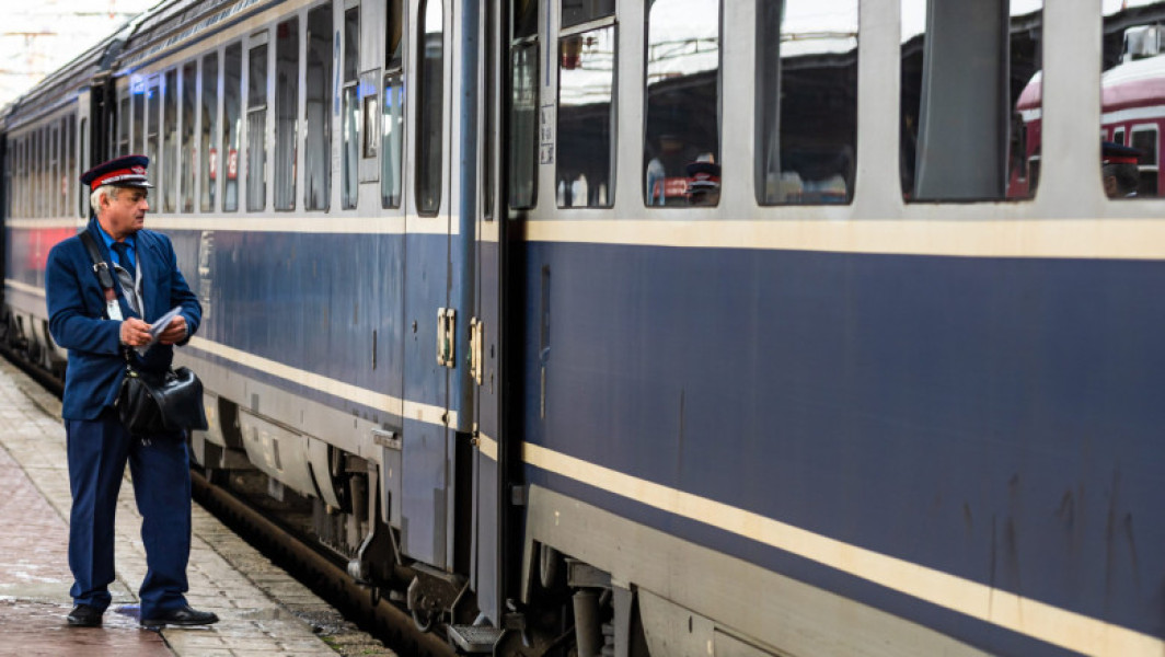 Un tren care se îndrepta spre litoral a pierdut două vagoane pe traseu. Garnitura a avut 4 ore întârziere