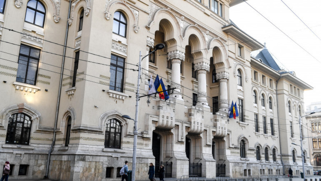 Analiză Cursa pentru Primăria Capitalei. Discuții Dan-Bolojan pentru un candidat comun al Dreptei. Data alegerilor: USR - noiembrie, PSD amână