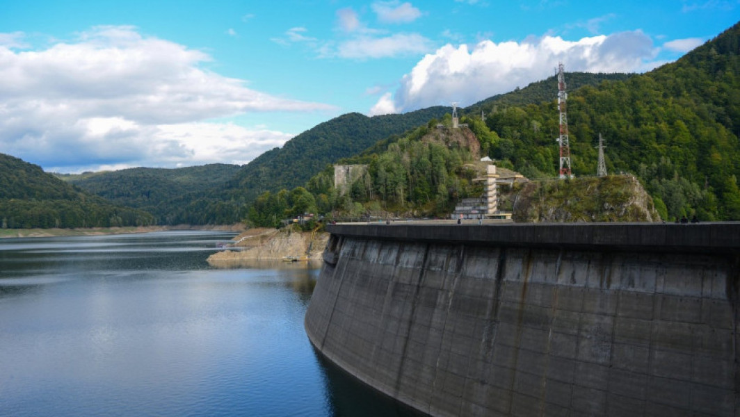 Hidroelectrica începe golirea lacului Vidraru, pentru prima dată după anul 1974