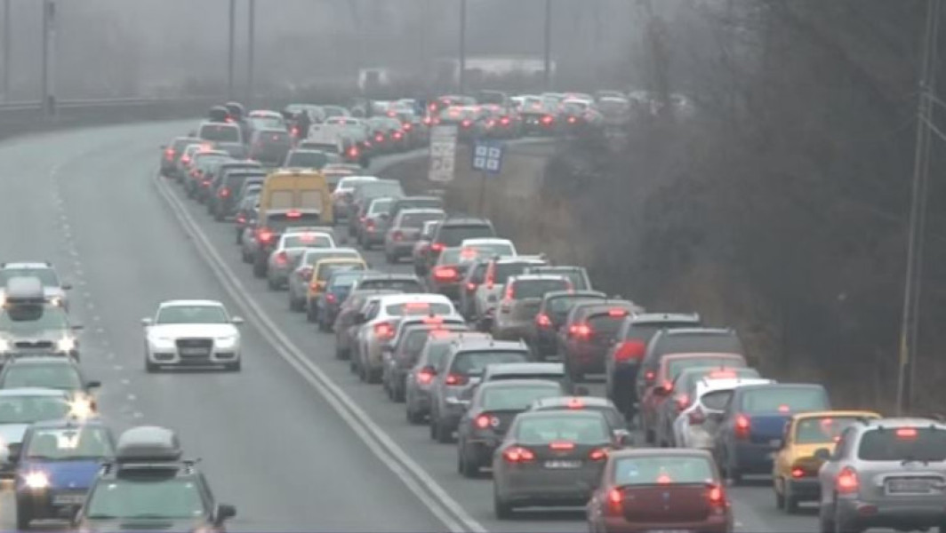 Trafic aglomerat pe DN 39 către și dinspre Vama Veche. Circulația este îngreunată din cauza unui accident între un autocar și 4 mașini