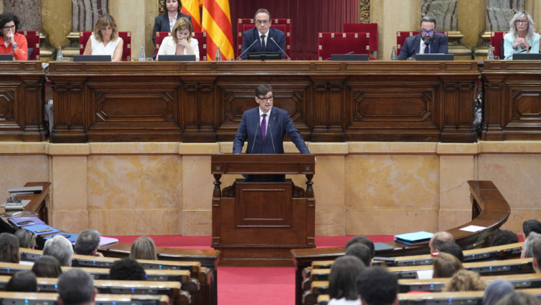 Demisii pe bandă rulantă ale politicienilor cu diplome doar în CV-uri. Ce figuri publice au fost demascate în Spania