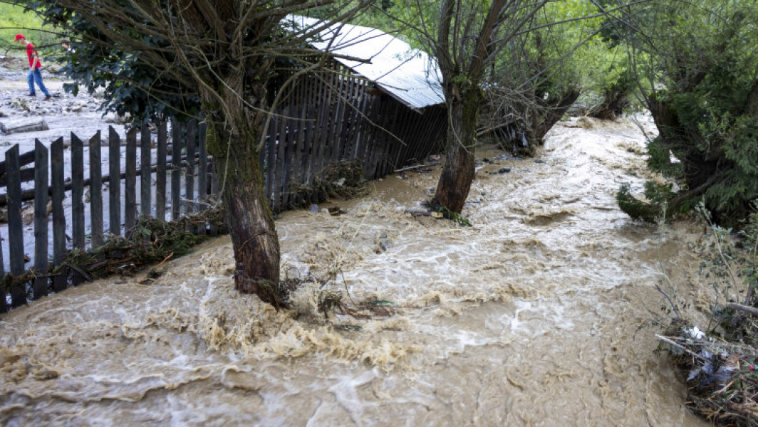 Alertă de inundații: cod galben de viituri în 11 zone, până luni la prânz HARTĂ