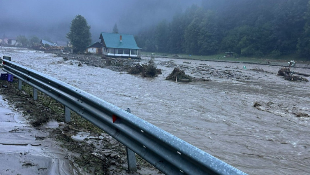 Pericol în Neamț și Harghita. Cod portocaliu de inundații pe mai multe râuri