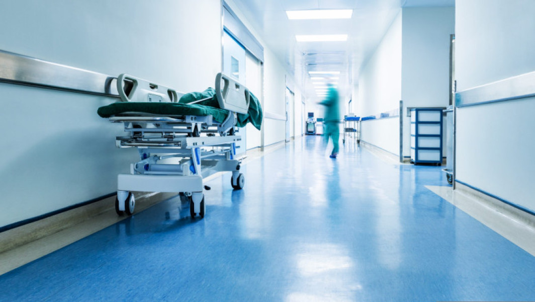 Un tânăr diagnosticat greșit la un spital din Bistrița trebuie să primească daune de un milion de euro