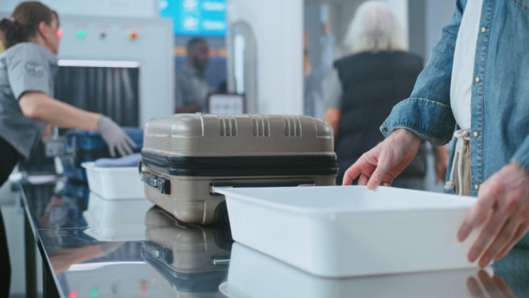 Restricția privind lichidele în bagaje de mână ar putea fi ridicată în UE. Aeroporturile din România pregătite pentru noile reguli