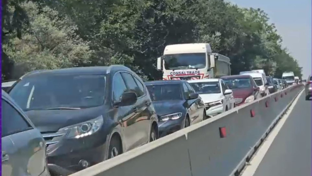 VIDEO Aglomerație infernală în sudul litoralului: Se circulă bară la bară pe DN39