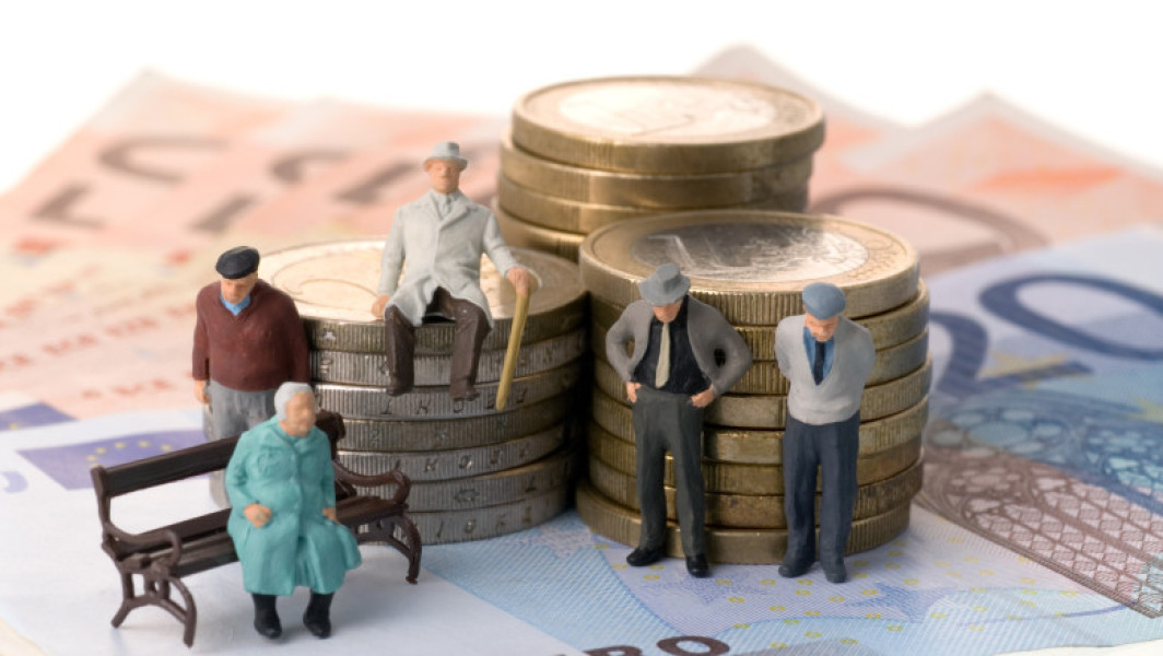 Guvernul Bolojan aprobă azi modificările la Pilonul 2 de Pensii: cei ajunși la pensie nu-și vor mai putea retrage toți banii deodată