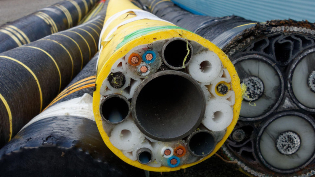 MAE: România se alătură partenerilor din UE și SUA pentru protejarea cablurilor submarine