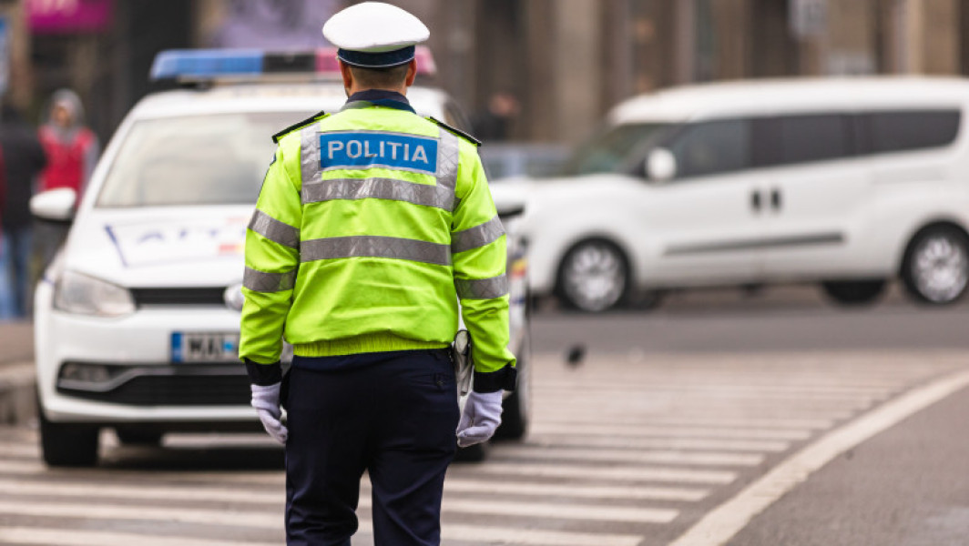Băiat de zece ani, prins de poliţişti la volanul unui autoturism, în Afumați. Tatăl copilului era în dreapta