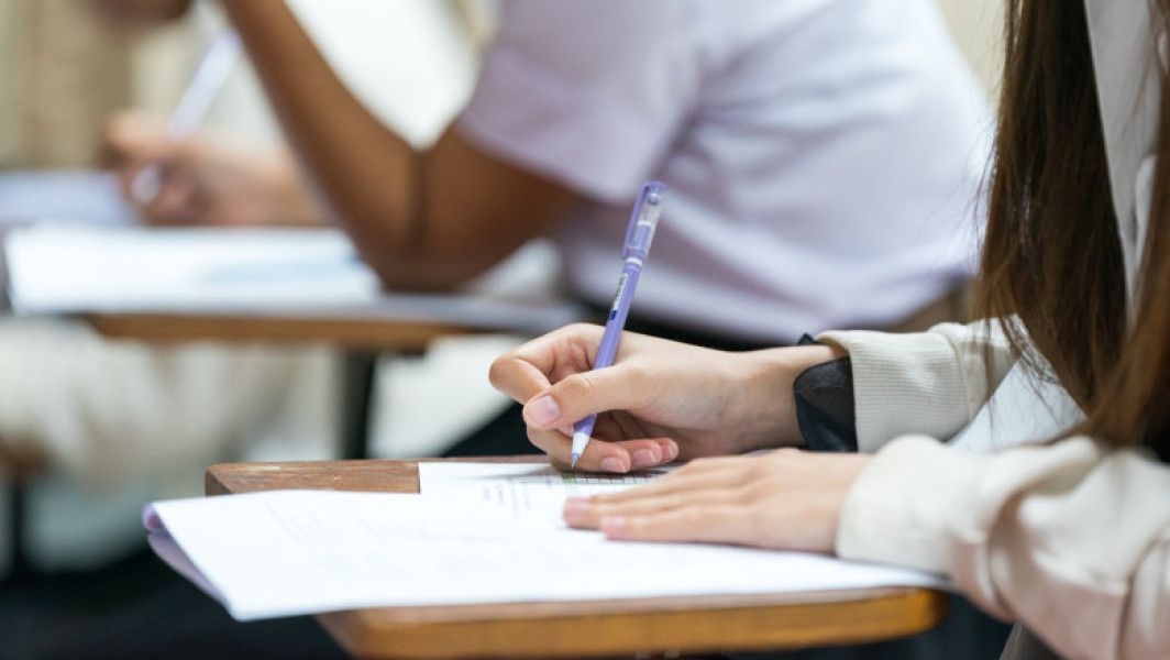 Subiecte BAC, sesiunea de toamnă 2025: Elevii susțin astăzi proba scrisă la limba și literatura română
