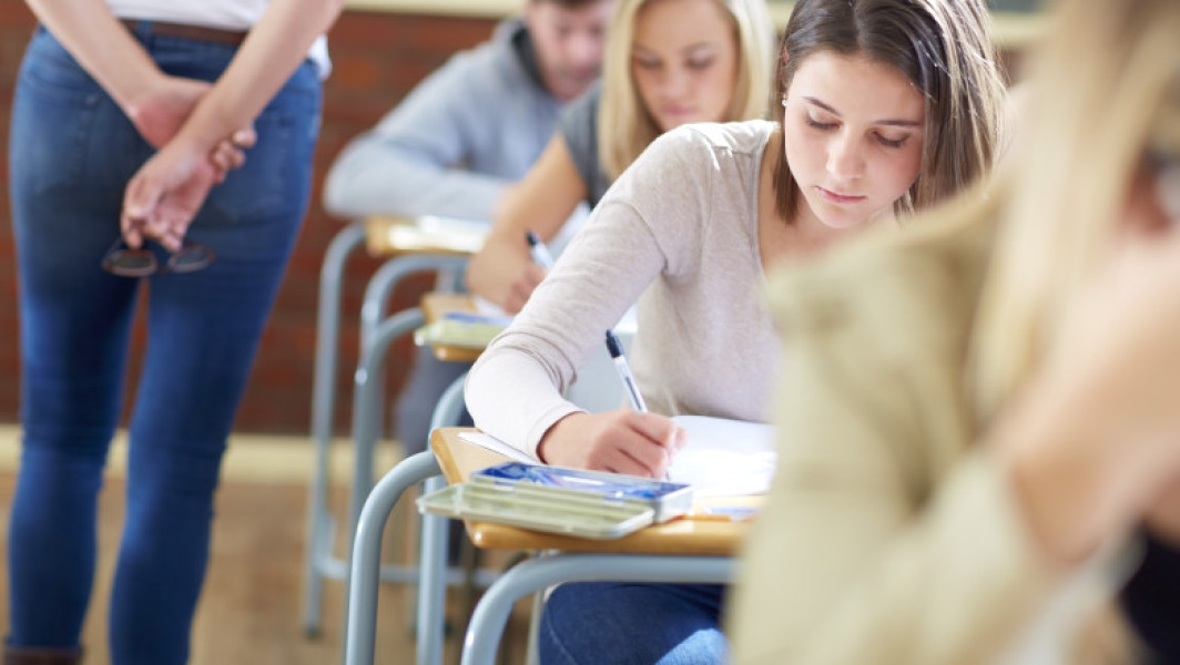 Subiecte BAC, sesiunea de toamnă 2025: Elevii susțin astăzi proba la alegere a profilului și specializării