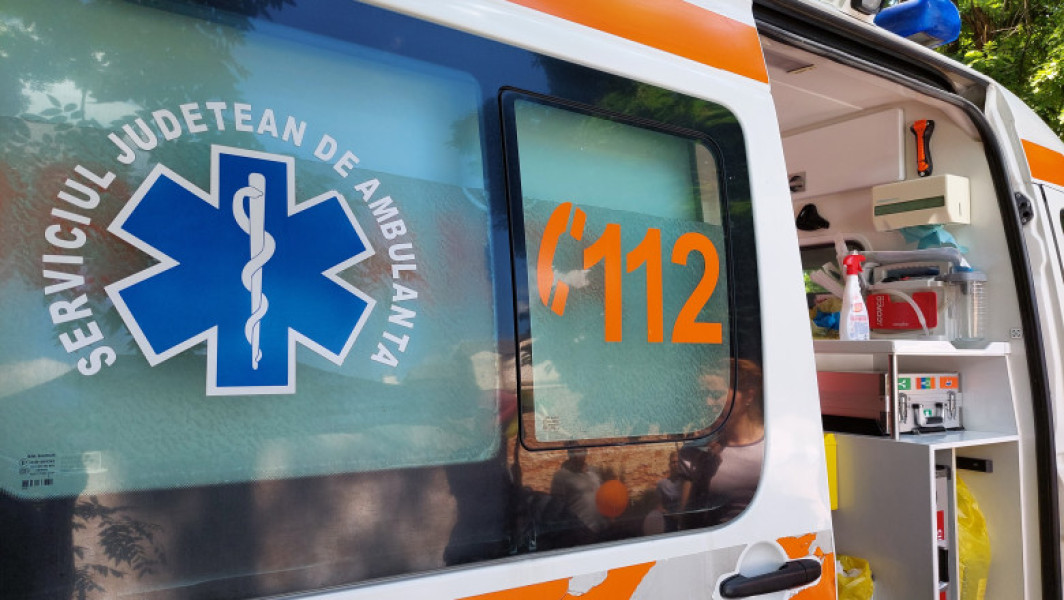 Un arestat preventiv a evadat dintr-o ambulanţă care îl ducea la Penitenciarul Jilava. A sărit din mers, în apropiere de Bacău