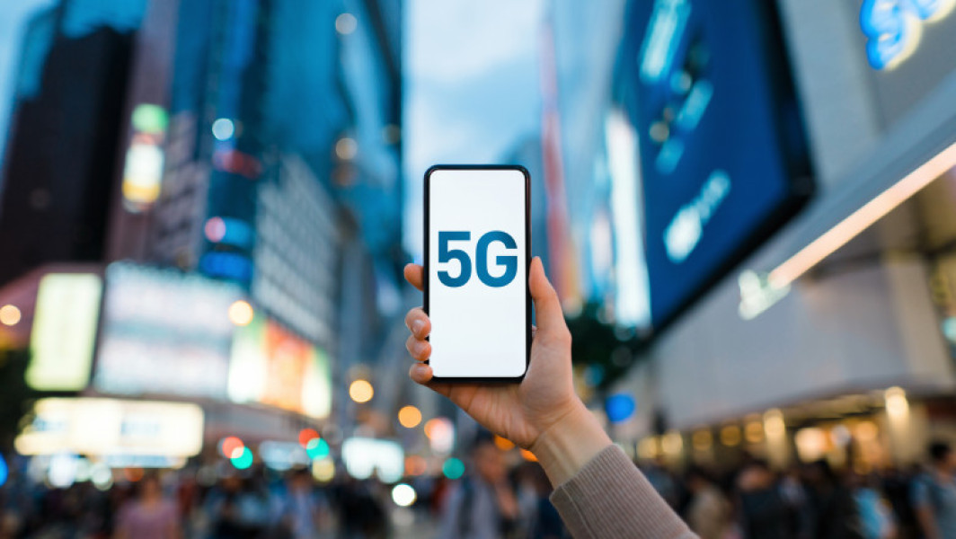 Video Val de conspirații despre antenele 5G. Patru din 10 români cred că le fac rău. Mesajul ANCOM despre controversele legate de tehnologie